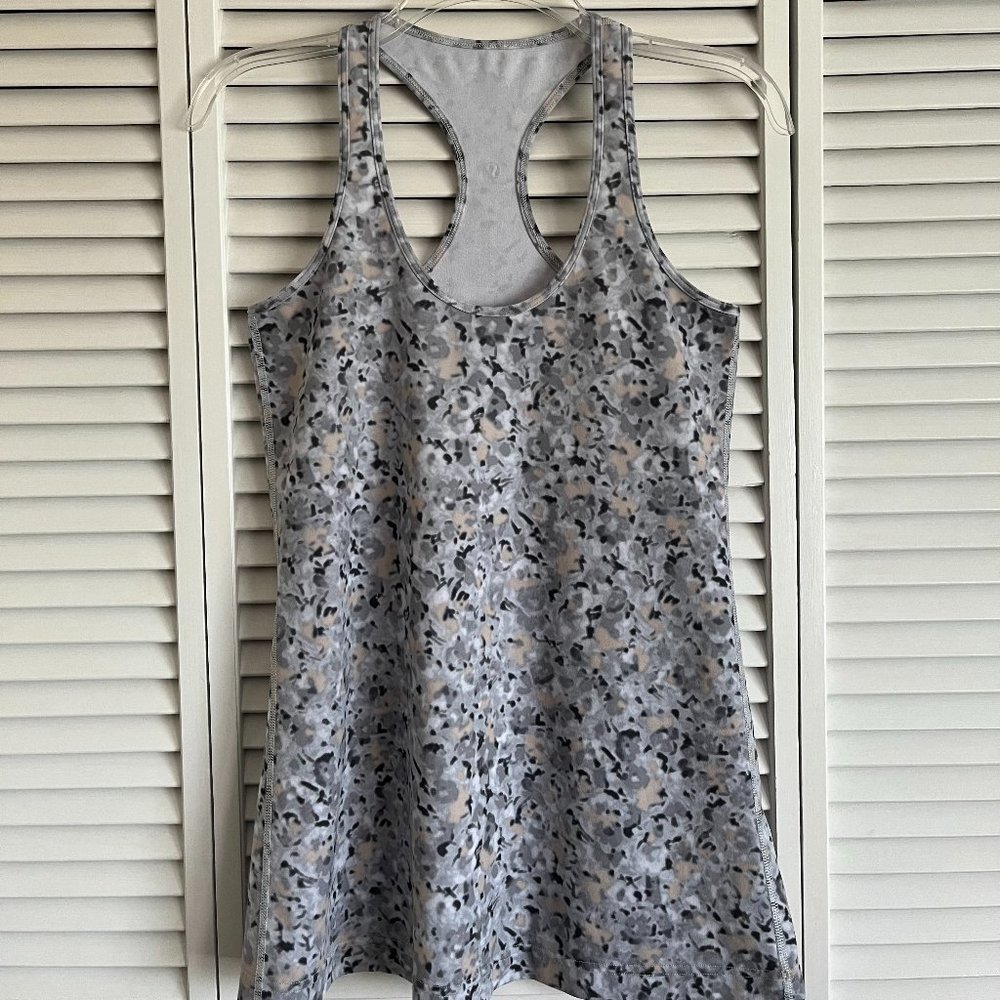 Lululemon Cool Racerback grey, silver, black & beige floral fits sz 6 or 8 rare
